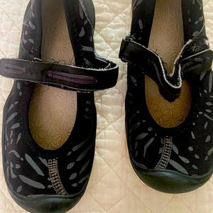 Toddler girl size Keen Mary Jane shoes